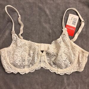 Triumph White Lace Bra underwire floral unpadded-white- NWT-38B